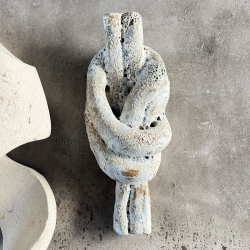 Keramin Skulptur Knuden, Mellem