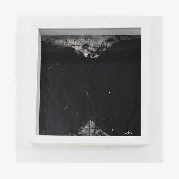 Paperwork 27cm x 27cm.